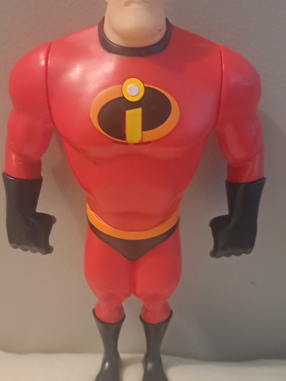 Disney Pixar Incredibles 2 Mr. Incredible 13" Talking Action Figure.